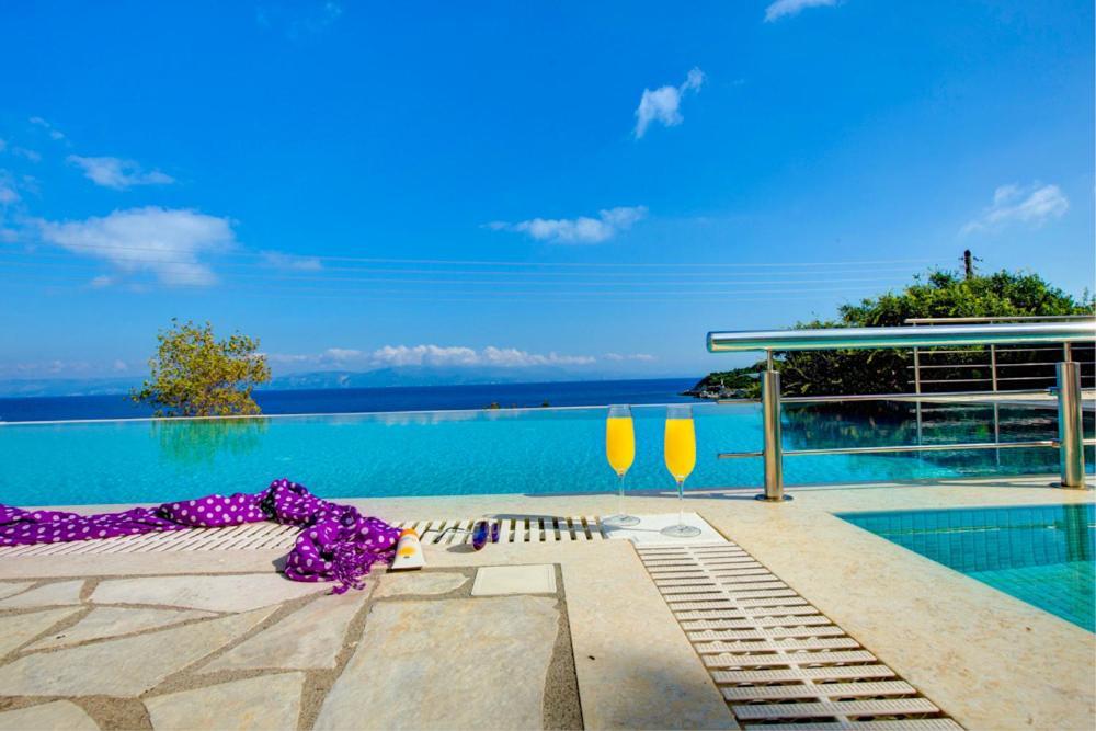 Villa Terra Del Nonno With Sea Views & Pool Gaios Exterior photo