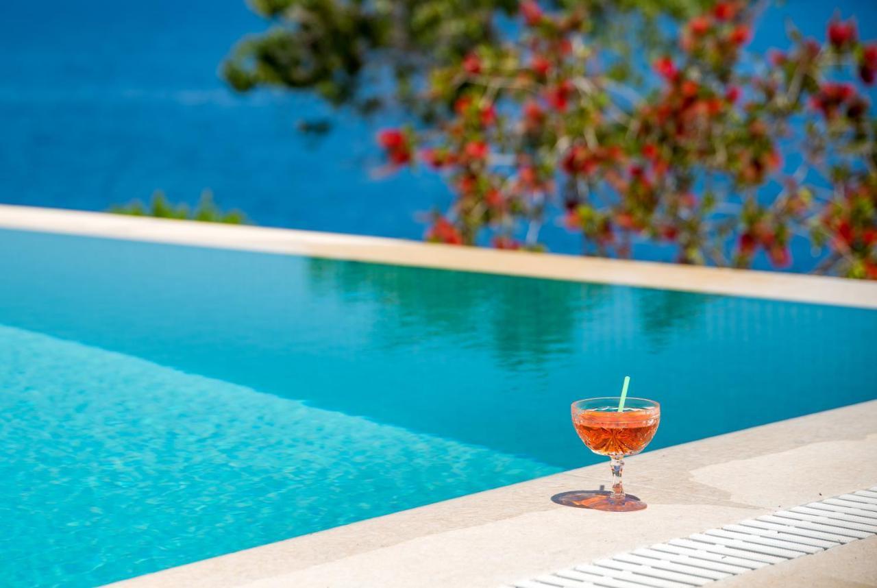 Villa Terra Del Nonno With Sea Views & Pool Gaios Exterior photo